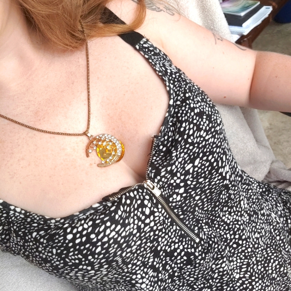 ONLY IN BUNLE/ Collier lune / Moon Necklace - Picture 1 of 5